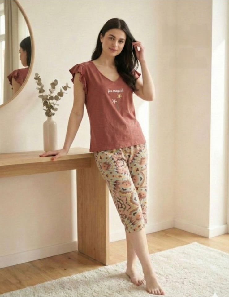 T-shirt and capri pants Pajma