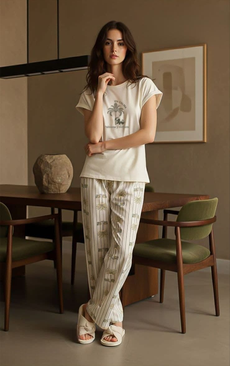 T-shirt and pantalon Pajma